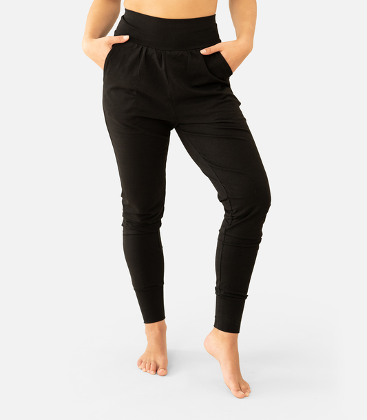 Schwarz Black - Organic Yoga Pants Hari Front | Lotuscrafts